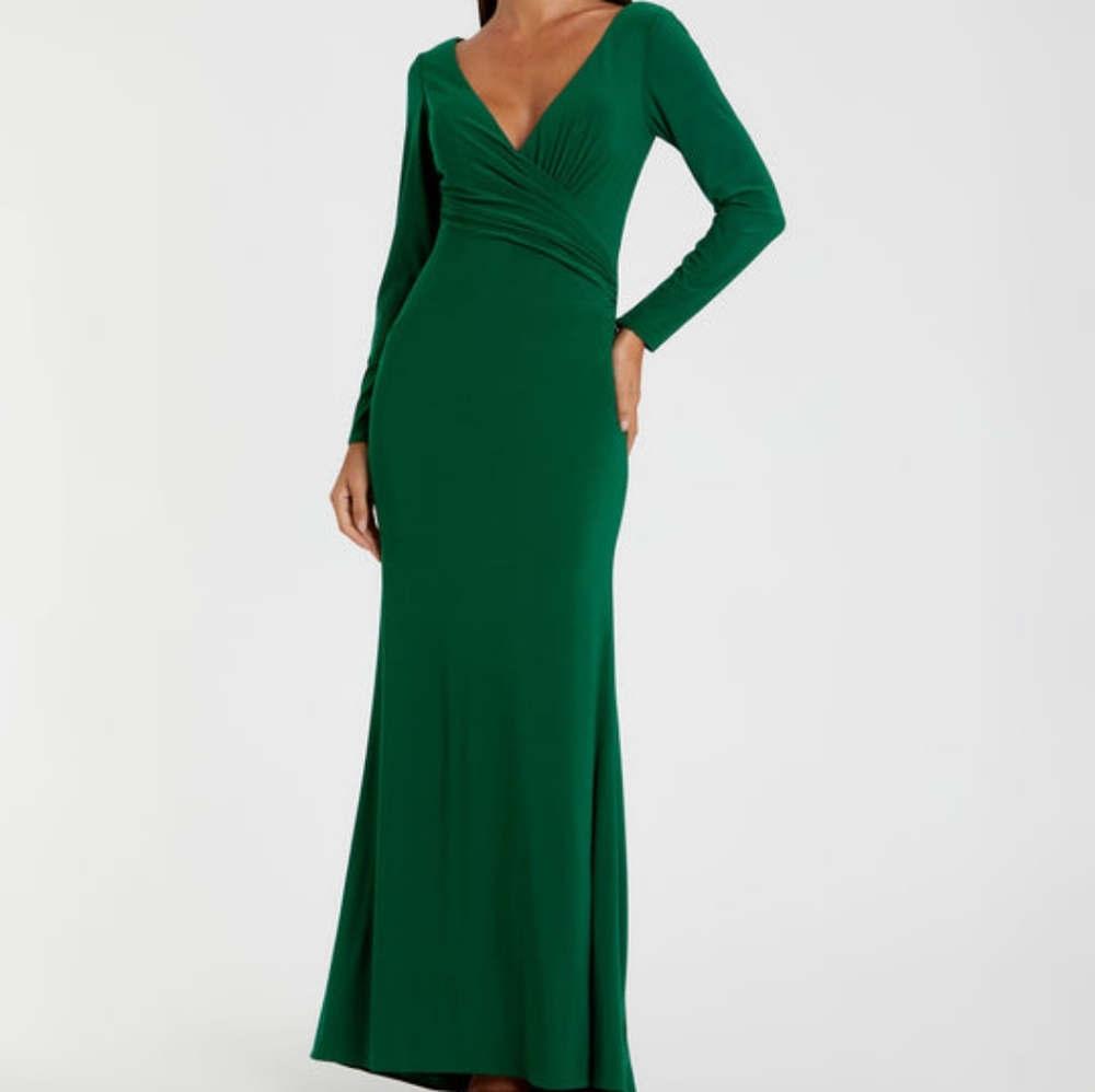 leena Collection Mac Duggal’s long-sleeve gown BNWT size 4! Gorgeous